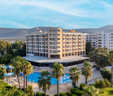 THE HOLIDAY RESORT HOTEL